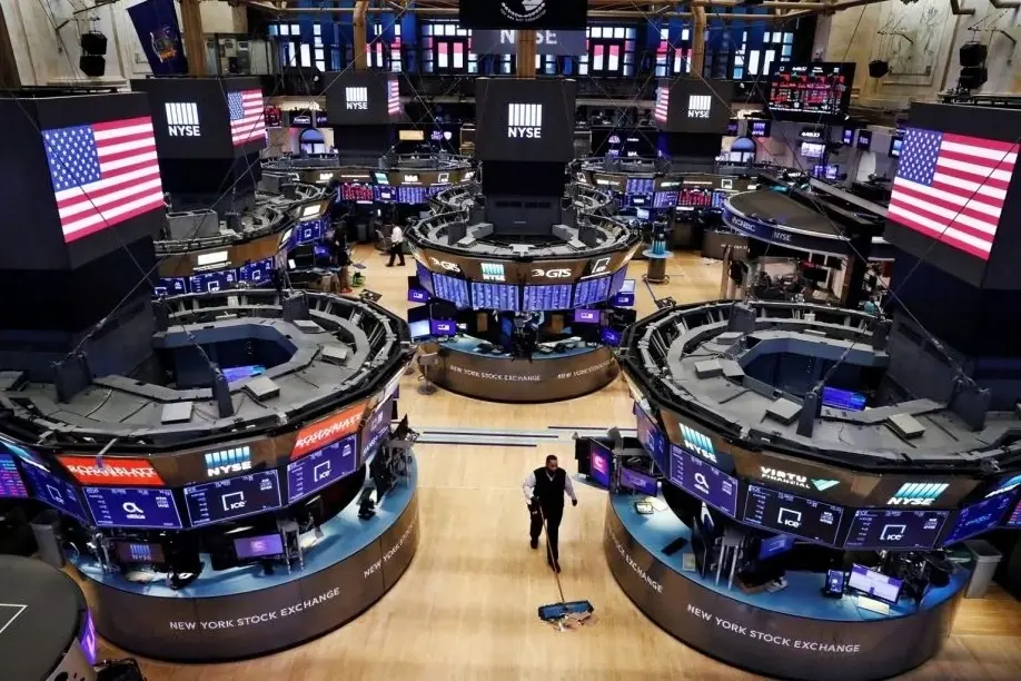 Tech Giants Crumble: Tesla’s Worst Day Since 2020 & More!